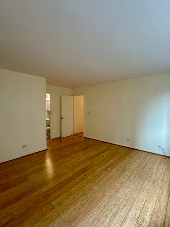 $2,550 | 1516 Hinman Avenue, Unit 303, Evanston, IL 60201