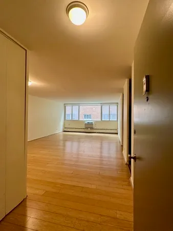 $2,550 | 1516 Hinman Avenue, Unit 303, Evanston, IL 60201