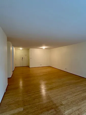 $2,550 | 1516 Hinman Avenue, Unit 303, Evanston, IL 60201