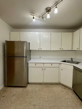 $2,550 | 1516 Hinman Avenue, Unit 303, Evanston, IL 60201
