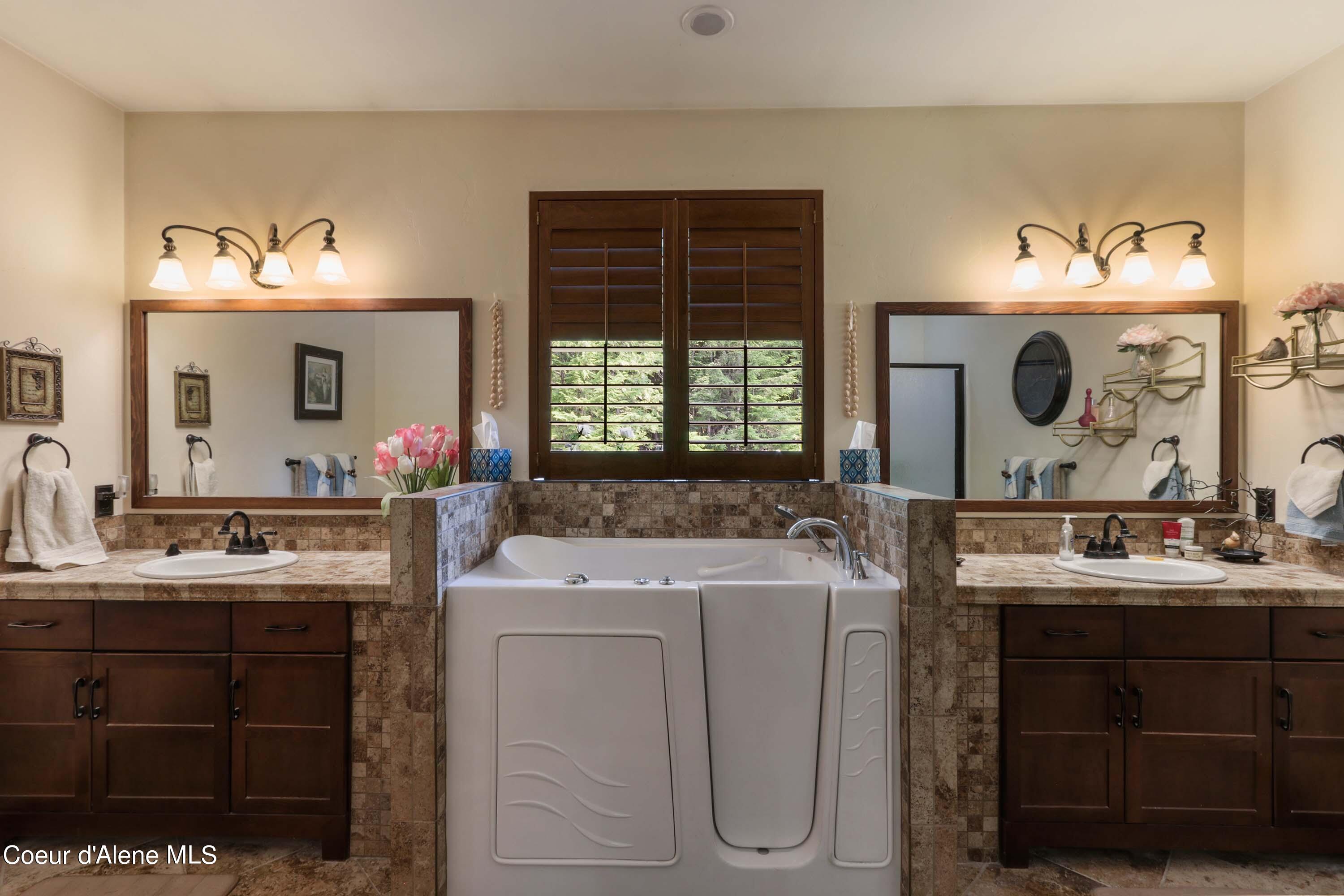 518 High Road Sandpoint, ID 83864 - Photo 23 of 57 Master bath