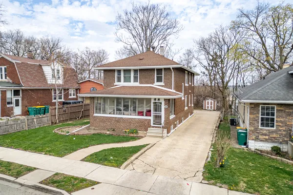 $260,000 | 318 Dewey Street, Joliet, IL 60436