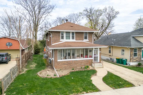 $260,000 | 318 Dewey Street, Joliet, IL 60436