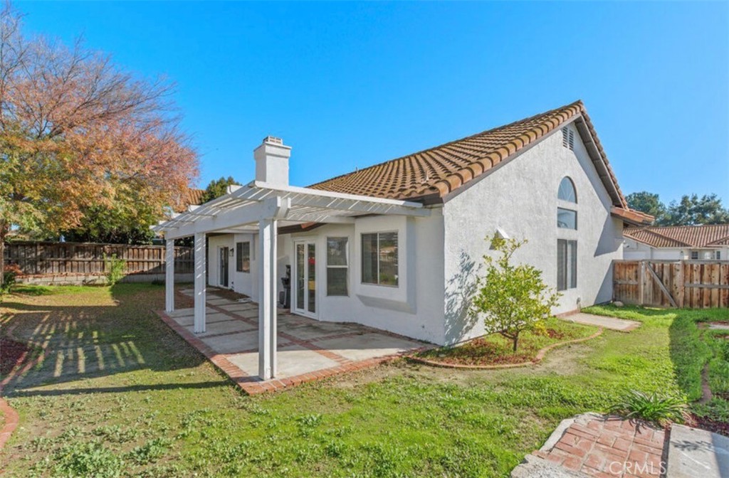 30894 Wellington Circle Temecula, CA 92591 - Photo 25 of 28 a front view of house with yard