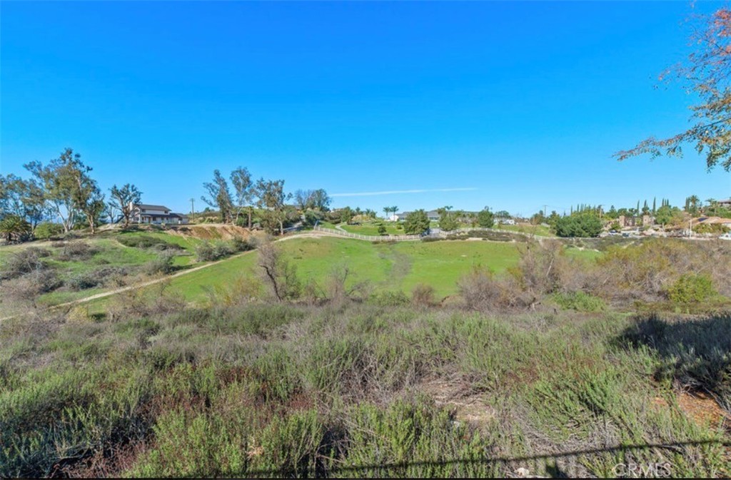 30894 Wellington Circle Temecula, CA 92591 - Photo 28 of 28 a view of a lake with houses in the back