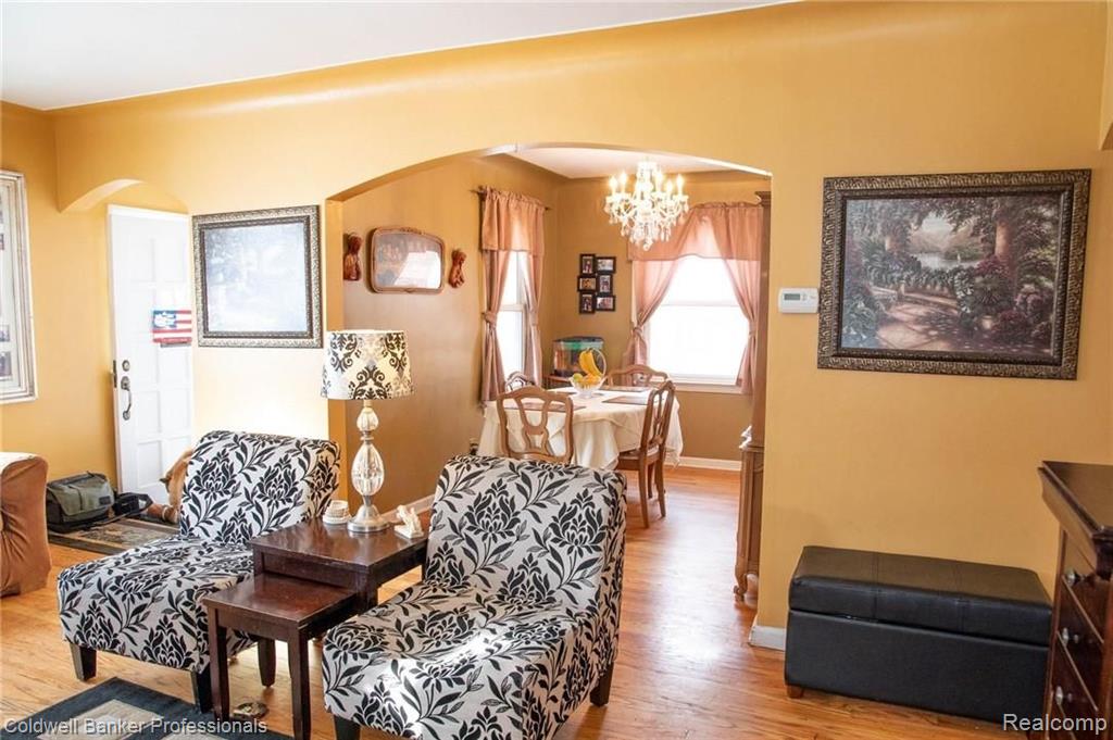 1128 Vernier Road Grosse Pointe Woods, MI 48236 - Photo 8 of 48