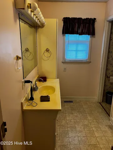 $220,000 | 2746 Pinewood Drive, Kinston, NC 28504