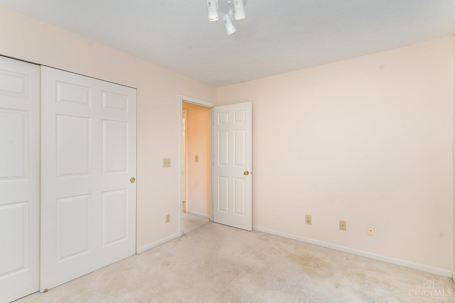 3302 North Bend Road, Unit 2 Cincinnati, OH 45247 - Photo 19 of 25