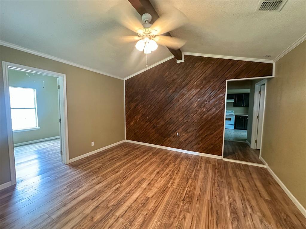 943 North Border Street Cleburne, TX 76031 - Photo 4 of 14