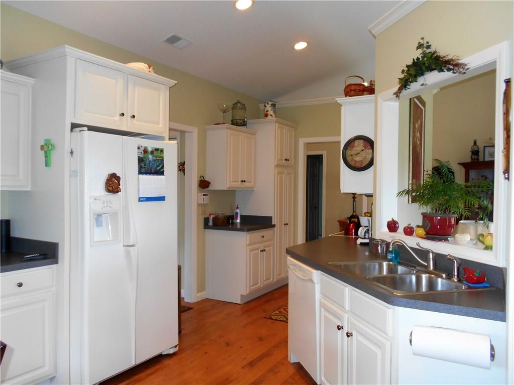 206 Abbey Road New Castle, PA 16105 - Photo 8 of 19