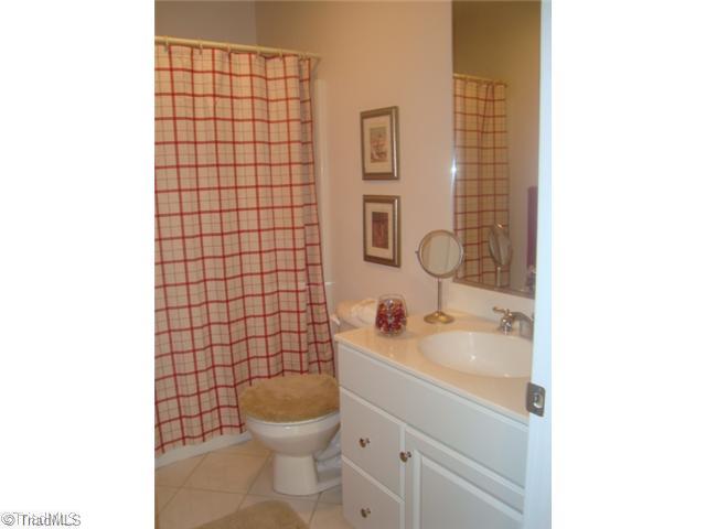 620 Hunters Knoll Road Winston-Salem, NC 27106 - Photo 11 of 16 Other Bath. Second bath for guests and family