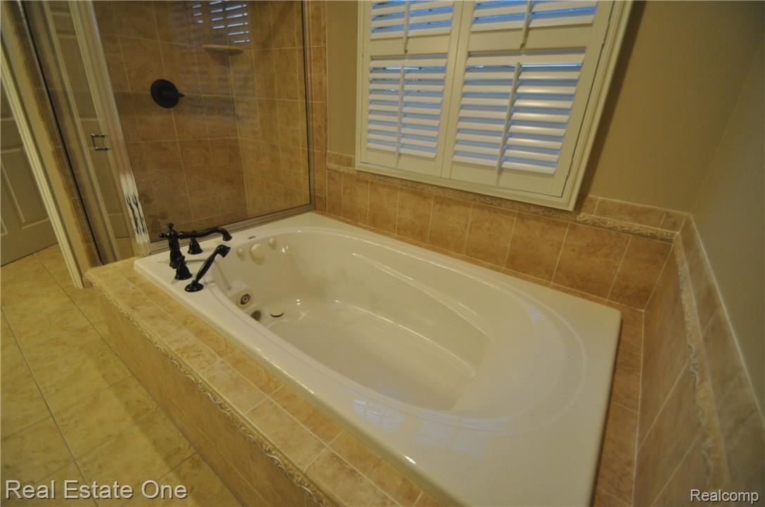 2749 Castlemartin Court Rochester, MI 48306 - Photo 25 of 39 27.JPG