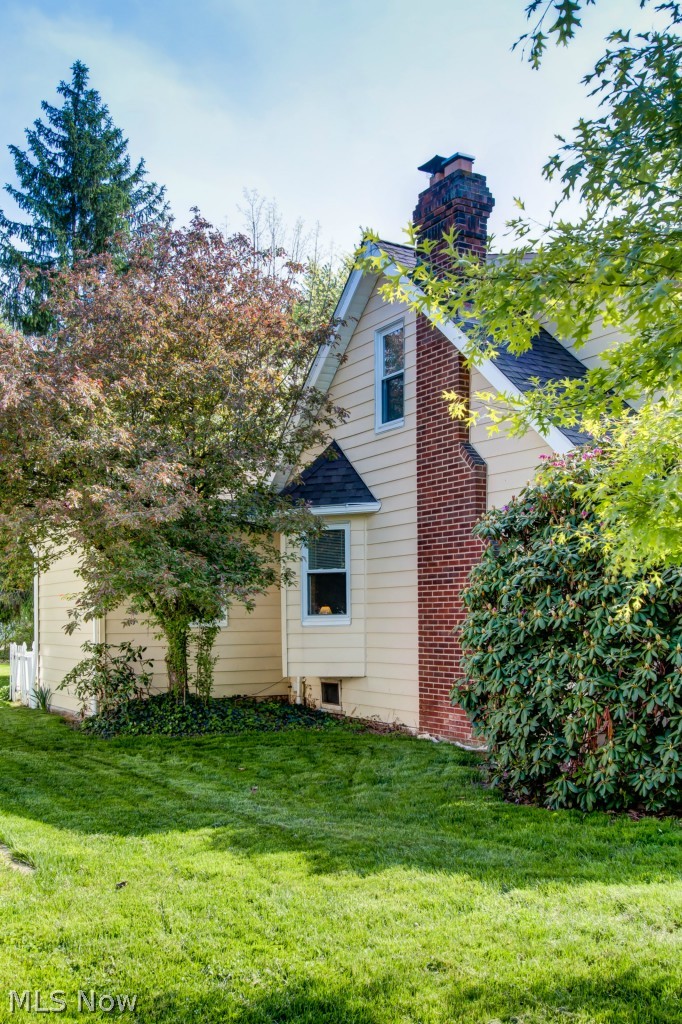 5384 Summit Road Lyndhurst, OH 44124 - Photo 25 of 30 Flowering shrubs and lovely naturescape!