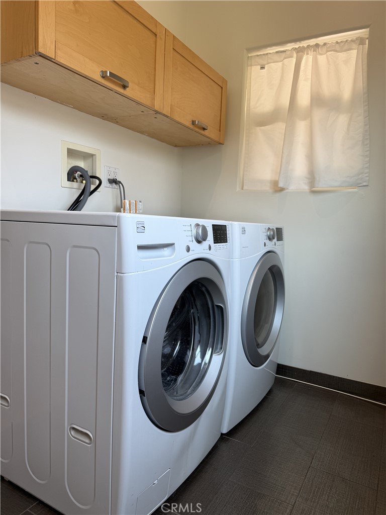 686 Atchison Street Pasadena, CA 91104 - Photo 10 of 11 a utility room with dryer and washer