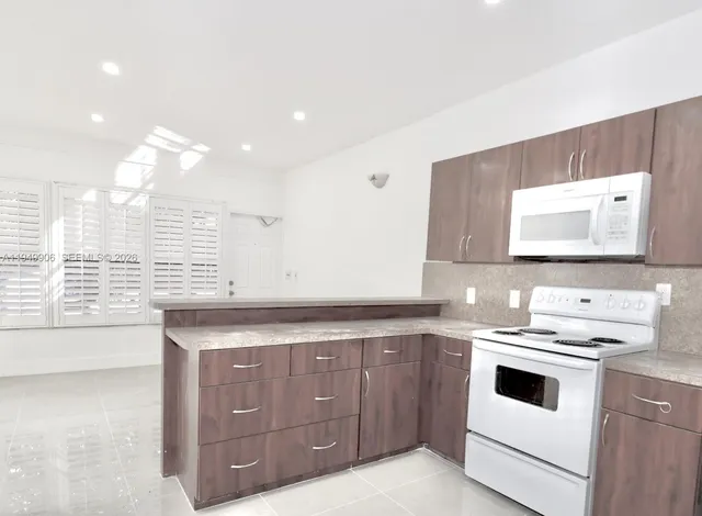 $1,495 | 2806 Taylor Street, Unit D, Hollywood, FL 33020