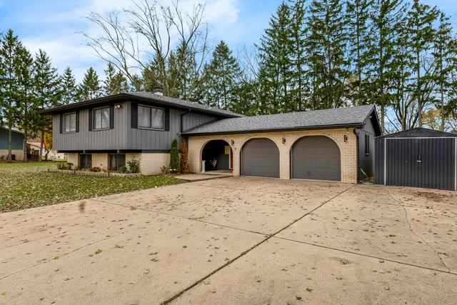 $626,000 | 4N580 Chatham Court, West Chicago, IL 60185