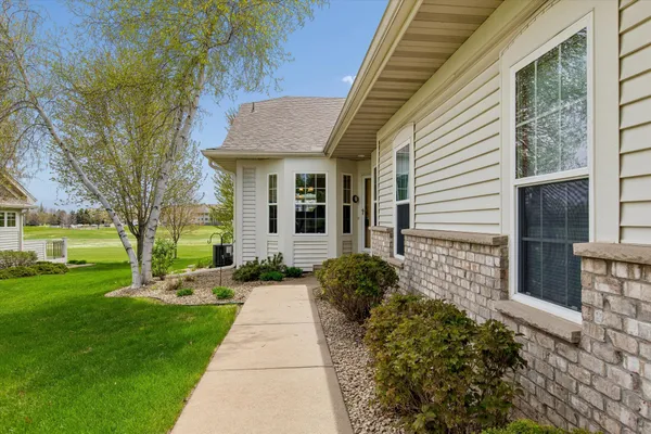 $450,000 | 505 Holly Lane North, Oakdale, MN 55128
