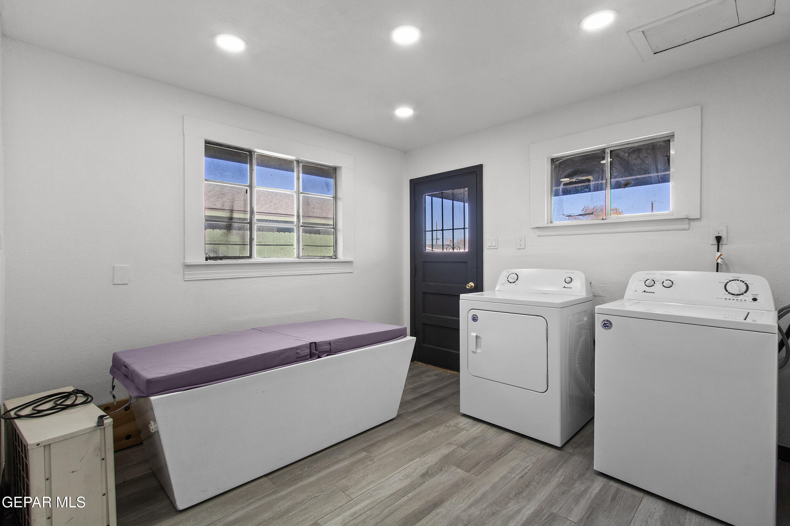 3425 Rutherglen Street El Paso, TX 79925 - Photo 32 of 34 a living room with dryer and washer