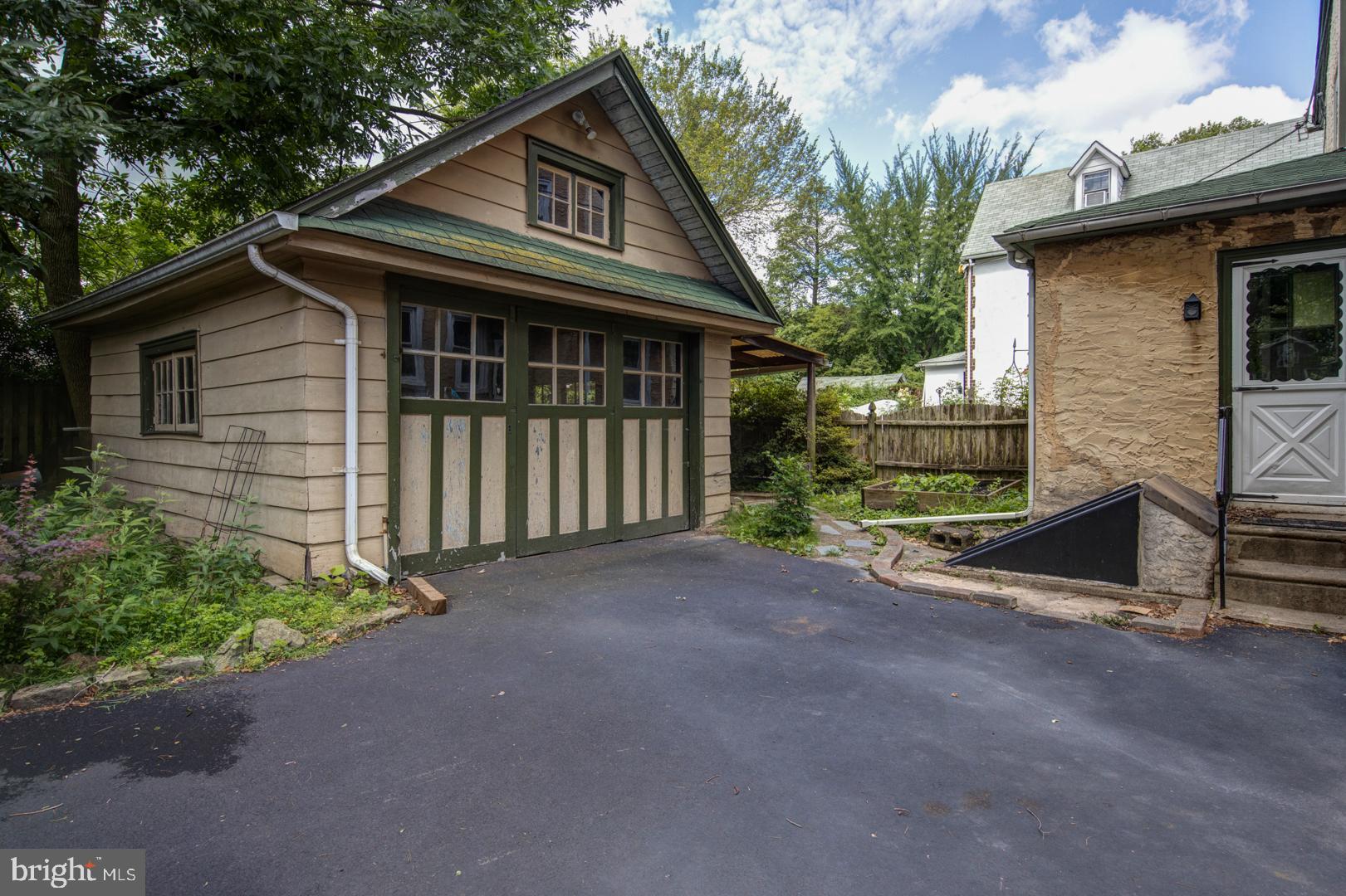 304 Boyer Road Cheltenham, PA 19012 - Photo 2 of 23