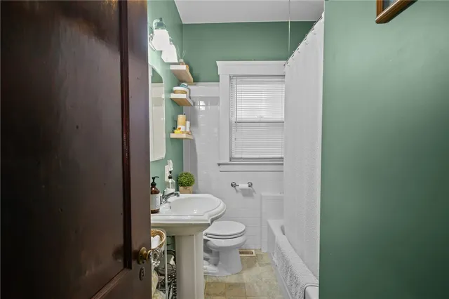 $349,900 | 444 Niantic Avenue, Providence, RI 02910