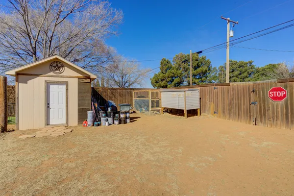 $315,000 | 1822 South 3rd Street, Tahoka, TX 79373