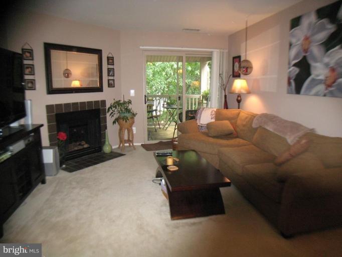 11659 Chesterfield Court, Unit 11659 Reston, VA 20190 - Photo 2 of 16 Family Room