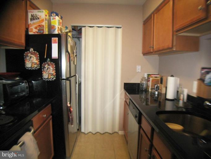 11659 Chesterfield Court, Unit 11659 Reston, VA 20190 - Photo 8 of 16 Kitchen #2