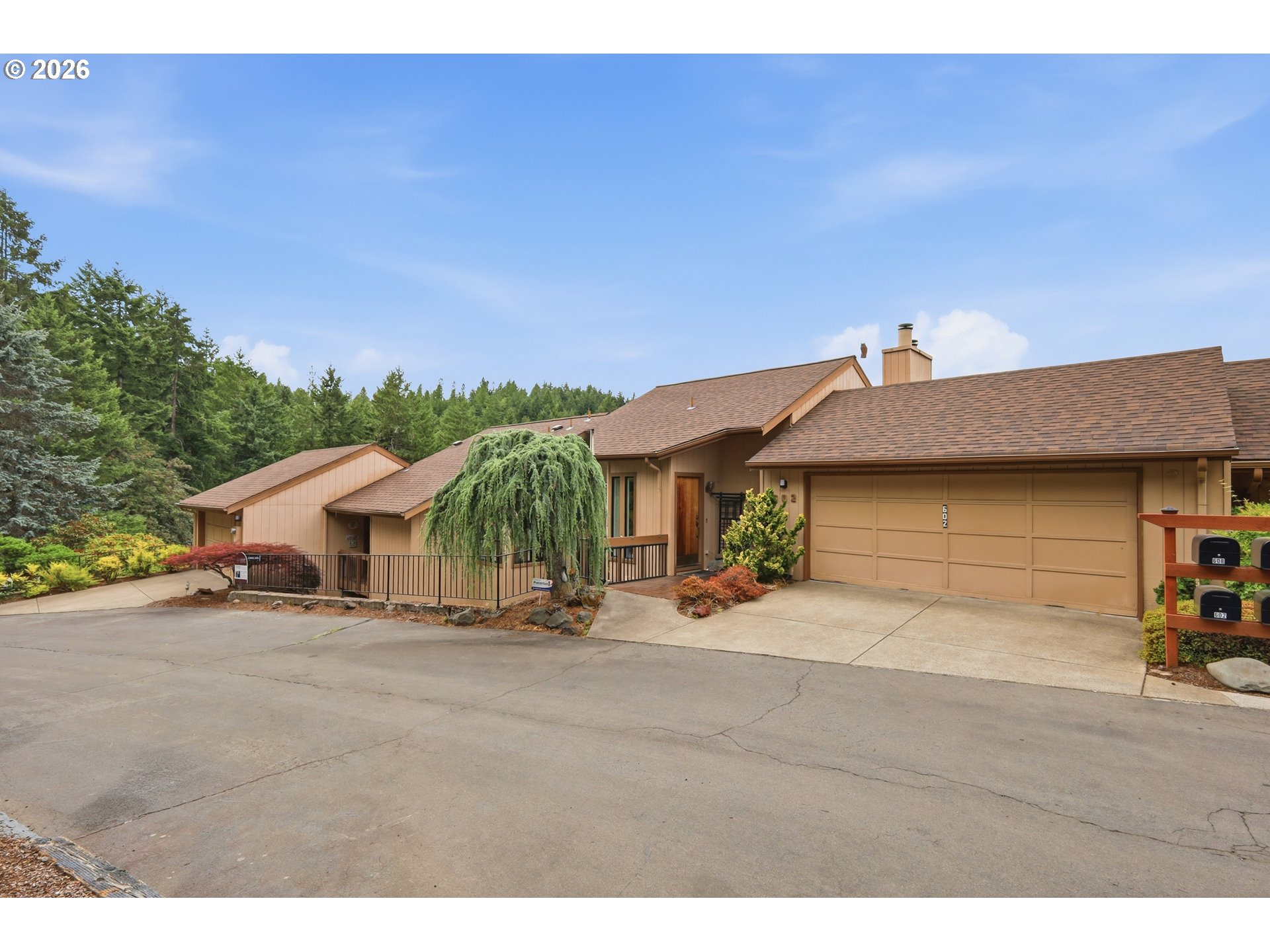 602 Montara Way Eugene, OR 97405 - Photo 2 of 48