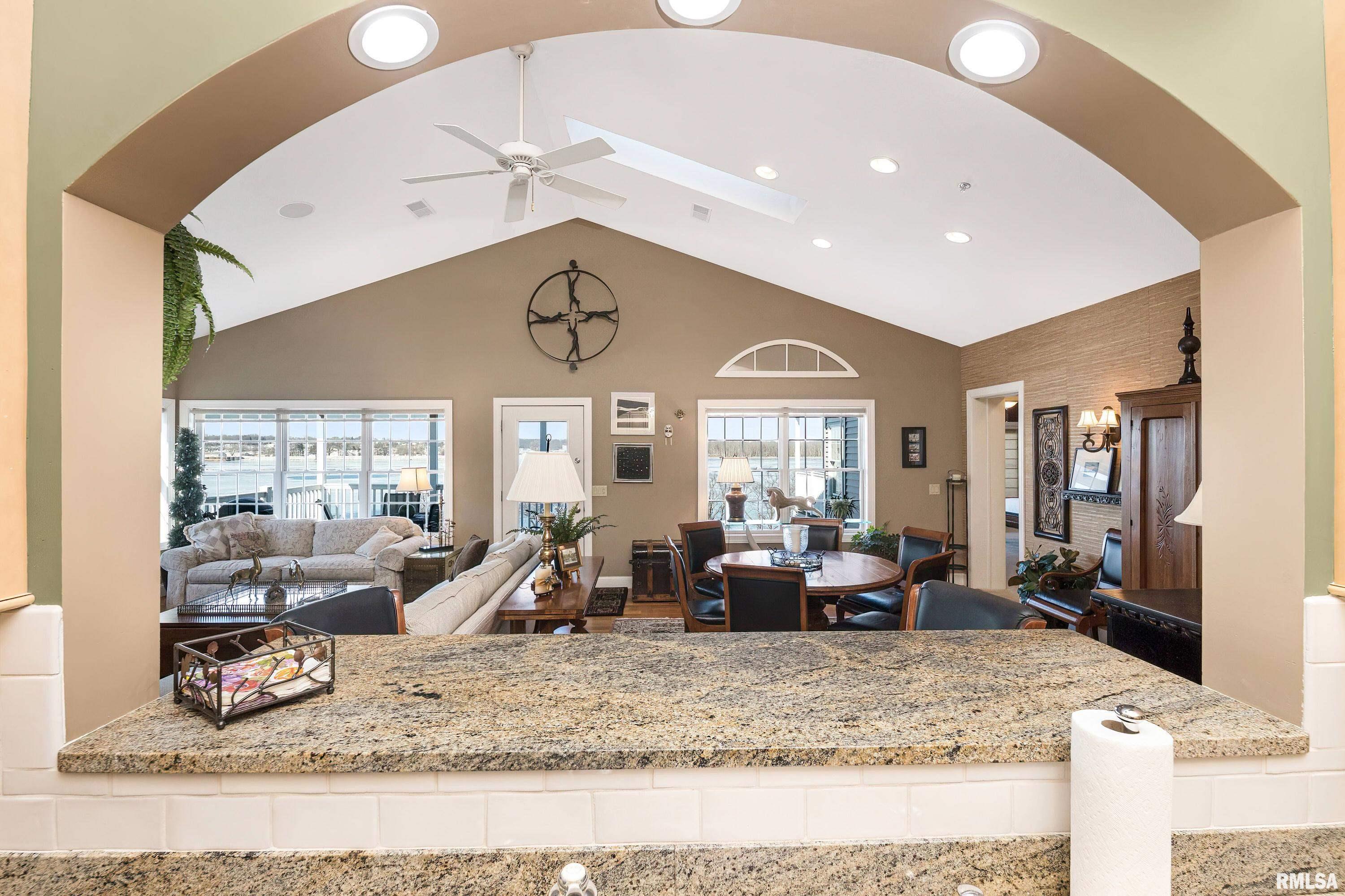 4412 River Drive, Unit 401 Moline, IL 61265 - Photo 11 of 39