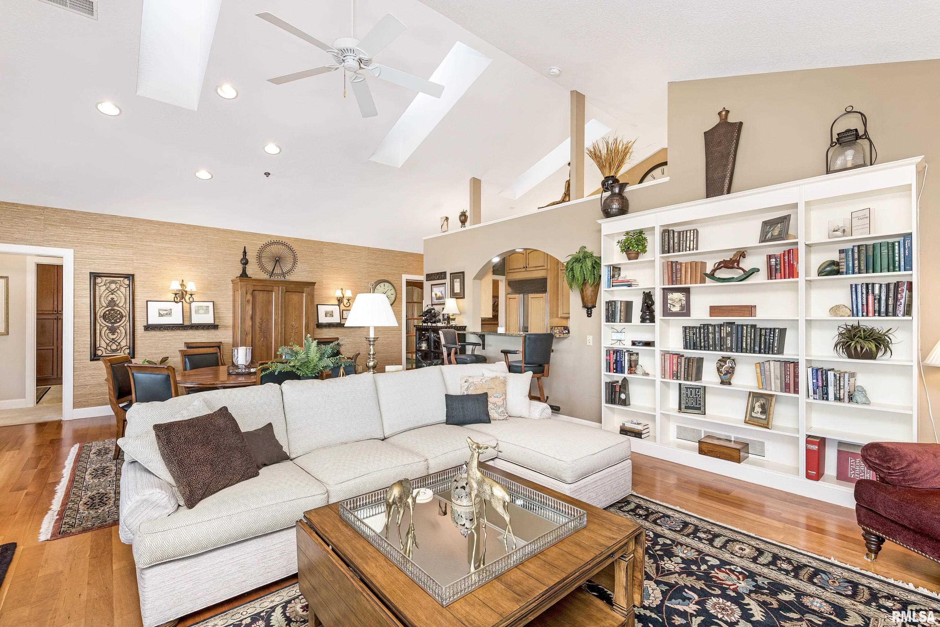 4412 River Drive, Unit 401 Moline, IL 61265 - Photo 3 of 39