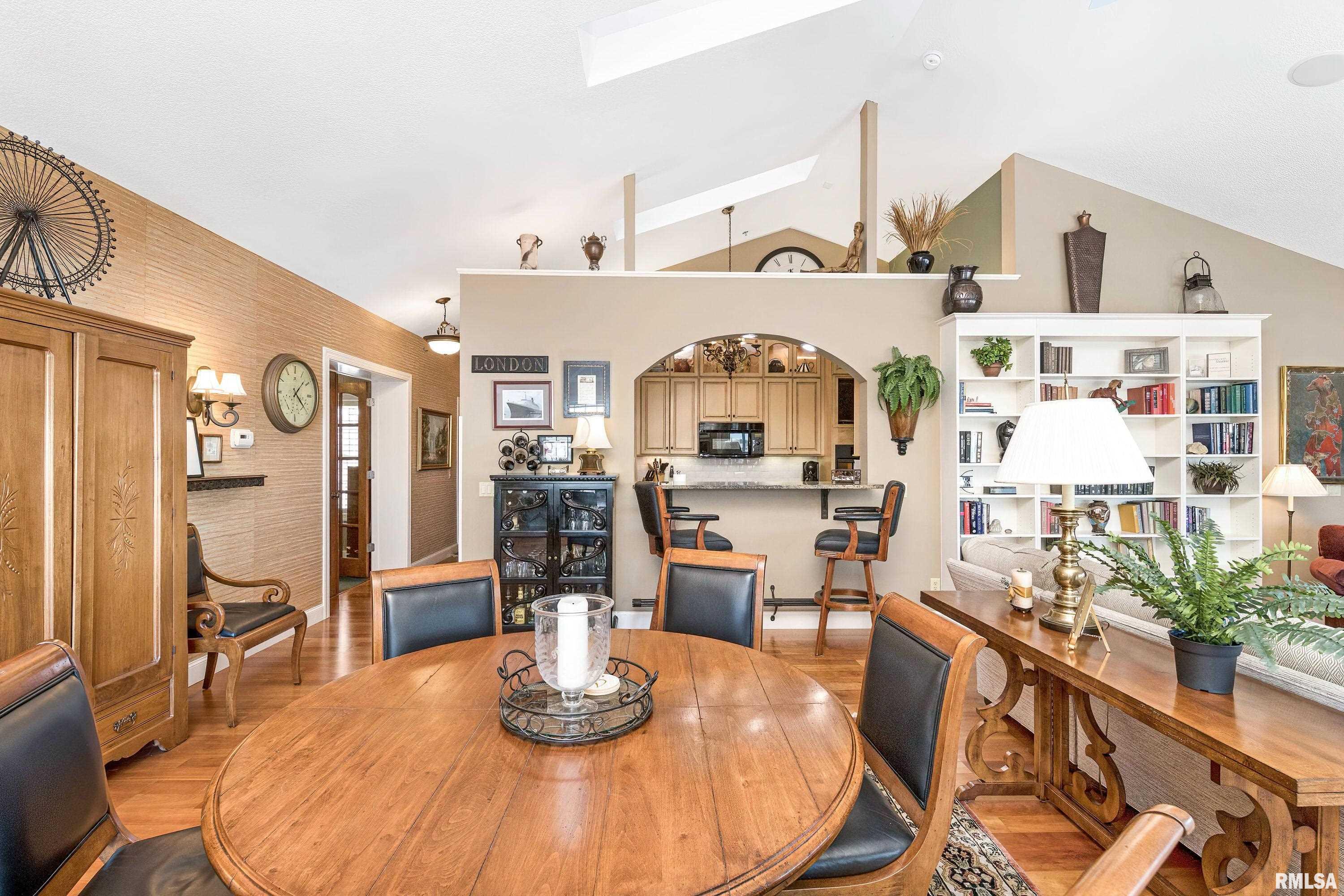 4412 River Drive, Unit 401 Moline, IL 61265 - Photo 4 of 39