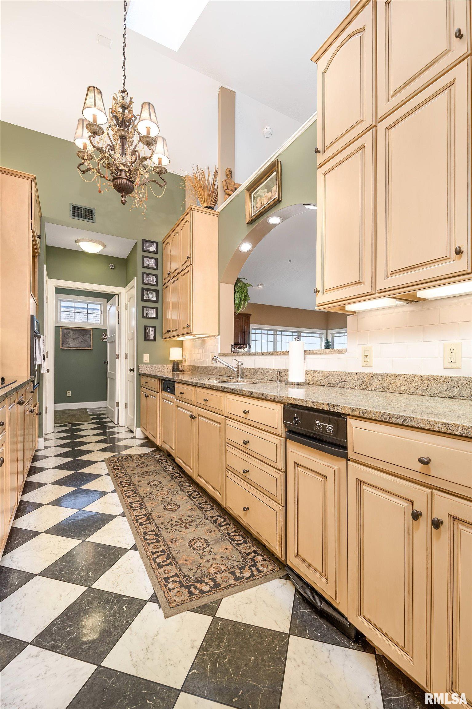 4412 River Drive, Unit 401 Moline, IL 61265 - Photo 8 of 39