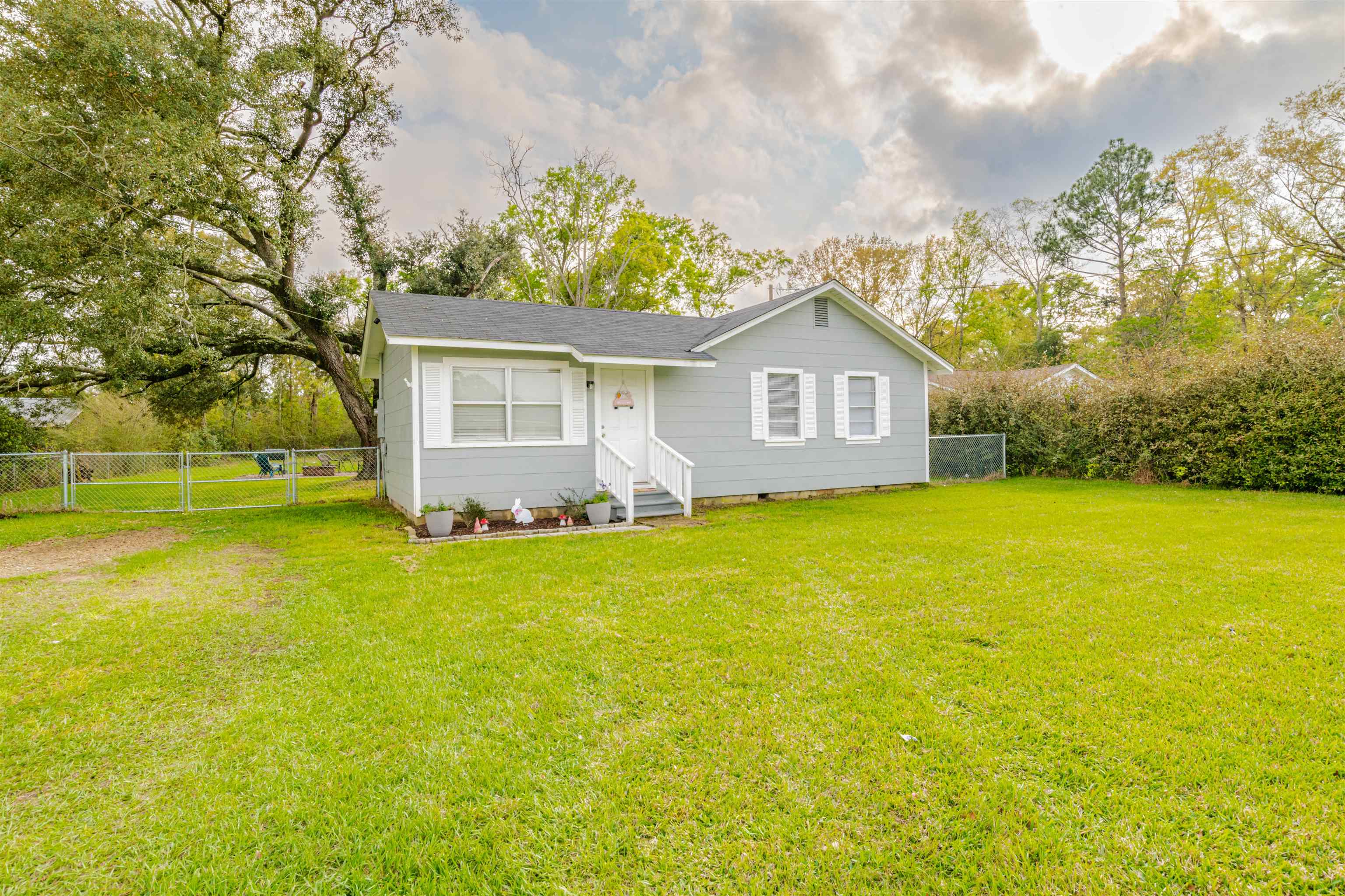 409 West Fig Avenue Foley, AL 36535 - Photo 4 of 24