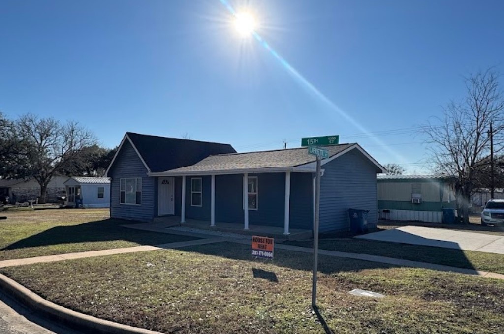 1205 15th Street Hempstead, TX 77445 - Photo 2 of 17