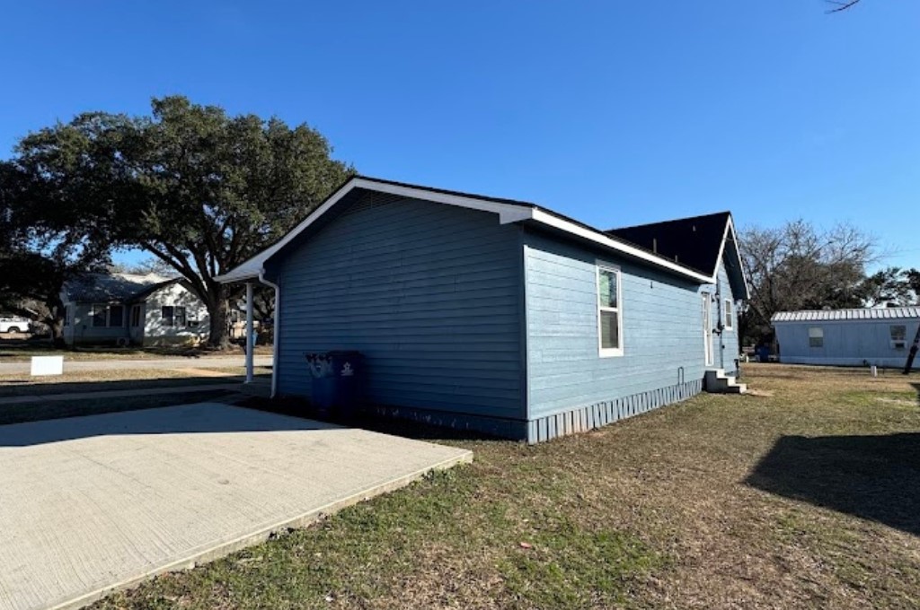 1205 15th Street Hempstead, TX 77445 - Photo 4 of 17