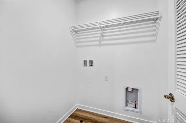 a view of a livingroom with an empty space