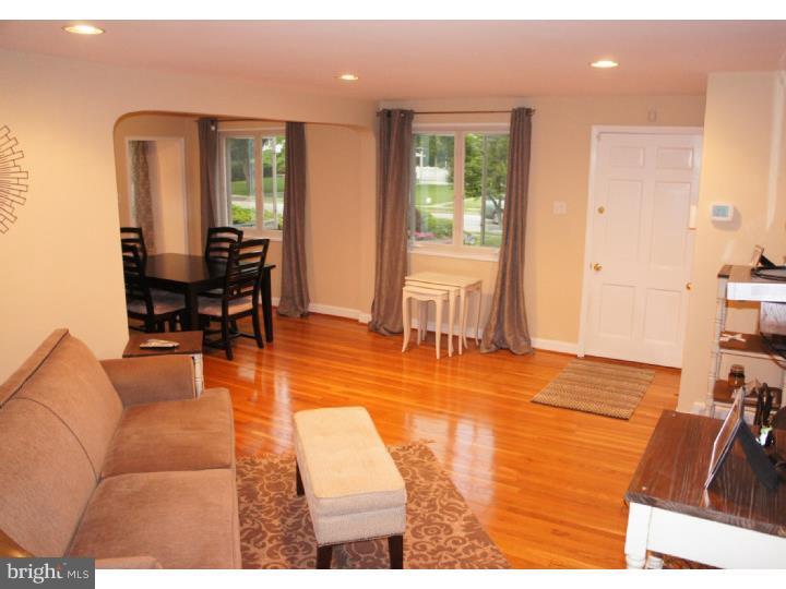 642 Maplewood Road Springfield, PA 19064 - Photo 2 of 23 Living Room