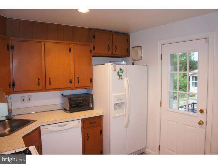 642 Maplewood Road Springfield, PA 19064 - Photo 4 of 23 Kitchen