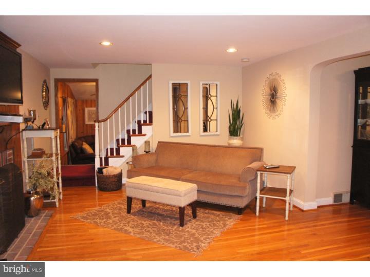 642 Maplewood Road Springfield, PA 19064 - Photo 7 of 23 Living Room