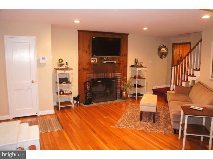 642 Maplewood Road Springfield, PA 19064 - Photo 8 of 23 Living Room