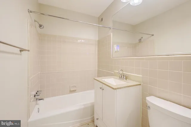 $2,800 | 53 Skyhill Road, Unit 204, Alexandria, VA 22314