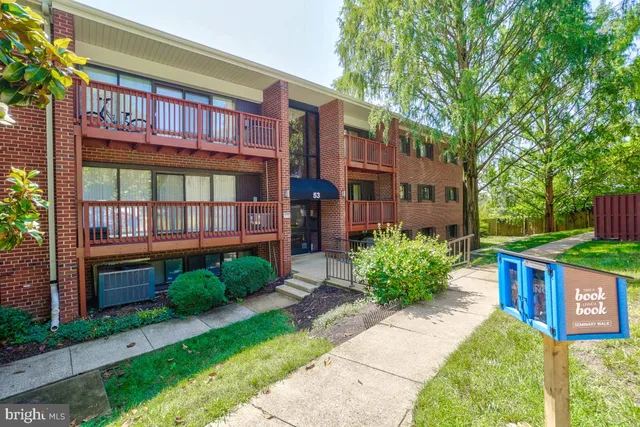 $2,800 | 53 Skyhill Road, Unit 204, Alexandria, VA 22314