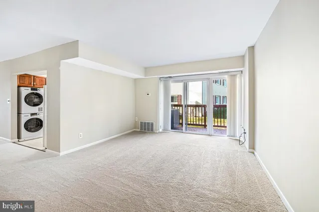 $2,800 | 53 Skyhill Road, Unit 204, Alexandria, VA 22314