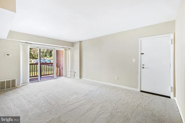 $2,800 | 53 Skyhill Road, Unit 204, Alexandria, VA 22314