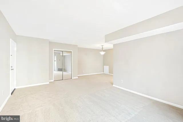 $2,800 | 53 Skyhill Road, Unit 204, Alexandria, VA 22314