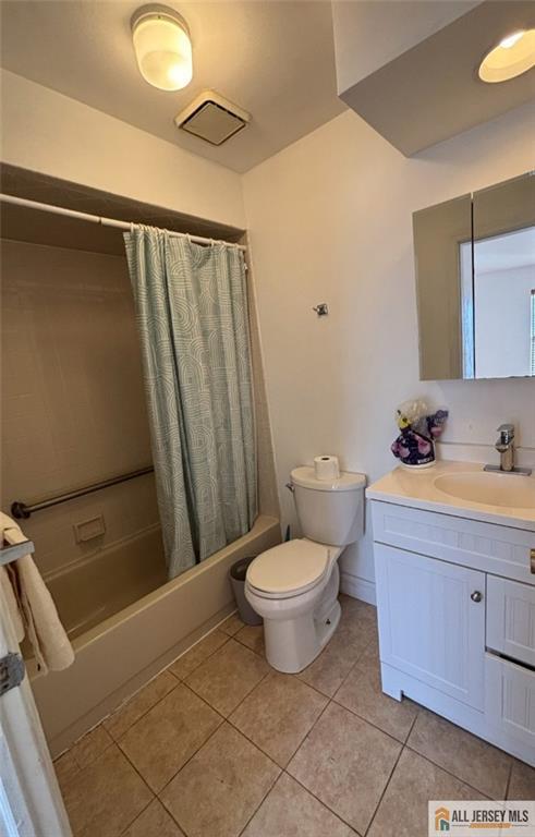 83 Crosspointe Drive, Unit 83 East Brunswick, NJ 08816 - Photo 6 of 11 a bathroom with a sink and a mirror