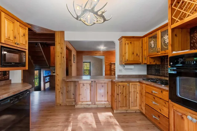 $395,000 | W5424 North Shore Drive, Shawano, WI 54166