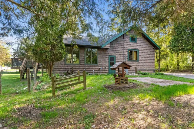 $395,000 | W5424 North Shore Drive, Shawano, WI 54166