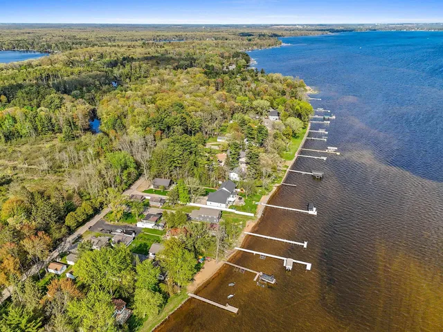 $395,000 | W5424 North Shore Drive, Shawano, WI 54166