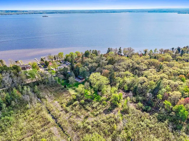 $395,000 | W5424 North Shore Drive, Shawano, WI 54166